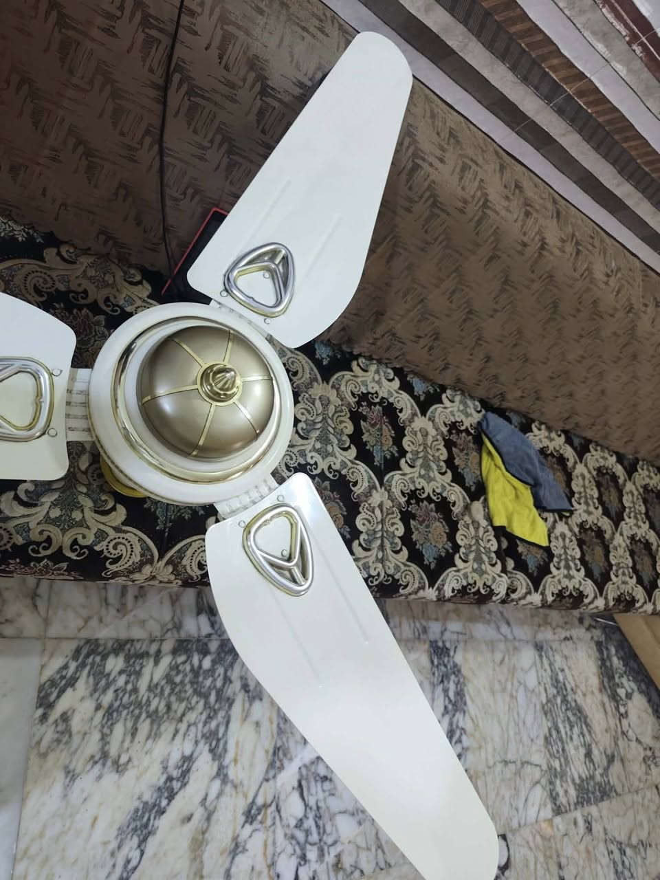 مراوح سقفيه عدد اثنين
ماركة اصليه سعر الوحده ٣٠الف 
صورة الامام شغاله سعرها ٢٠


**إذا كنت صاحب هذا الإعلان وتريد حذفه لأي سبب، رجاءا أرسل رسالة إلى الدعم الفني**