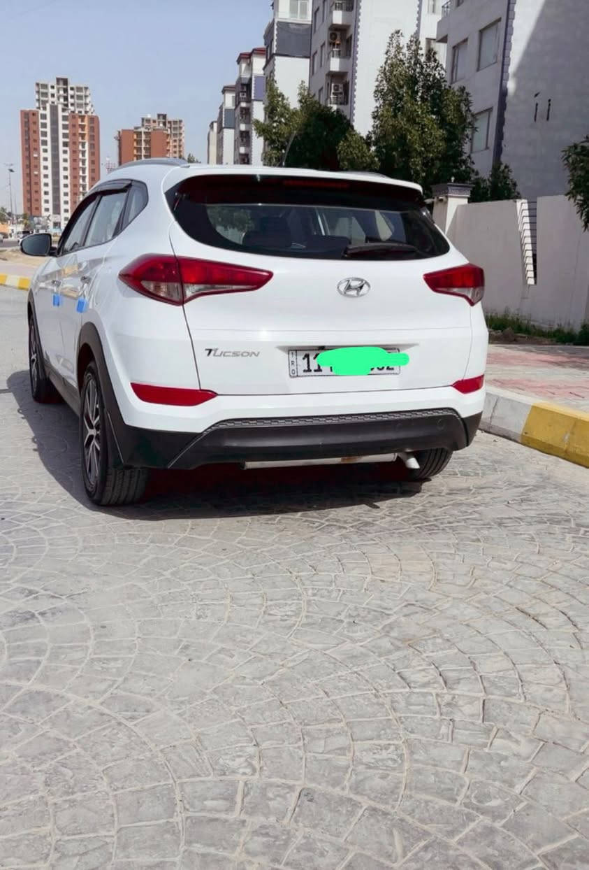 سلام عليكم خوان هونداي توسان خليجي
موديل ٢٠١٧ شركه الكاصد السياره بدون صبغ هزه ورقام جديده موصفات عاديه 
السعر ١٧٣ قفل مكان السياره بغداد
هـ ***********
