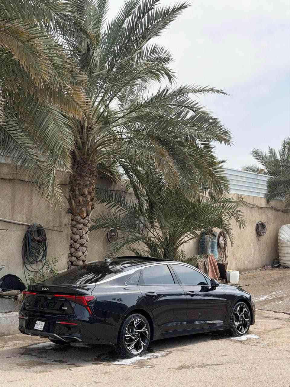 سلام عليكم 
للبيع او المرواس 
كيا k5 جيتي لاين 2025 
فول للاخير قفلة المواصفات 
بيها جاملغ وبنيد مبدلات بقطع بلاديه مال شركة نفس درجه اللون والشذره بدون قطره صبغ وبدون دواخل حته الراديترات بلاديه والدعاميه بلاديه شركة 
السياره زيروو اسم الشخط مابيها وماشيه 4 الاف بعدها بريحت الشركة السياره حره بدون رقم ترقم بليعجبك 
الموصفات ..!
دواخل جلد احمر 
شاشات دجيتل متصله 
تدفئه كشنات 
تبريد لمس 
حساس امامي + حساس خلفي 
بيها 4 رادارات امامي + خلفي + جانبي 
تحديد مسار 
ستيرن هزاز 
والسياره كلها فوول led 
الصالون لمس 
ويرلس شحن 
وبعد بيها كلش هواي مواصفات لان اعلى فئه 
تجي محرك 2500 تنفس طبيعي طياره 
مكان البصره
)))***********((( البصرة, العراق
