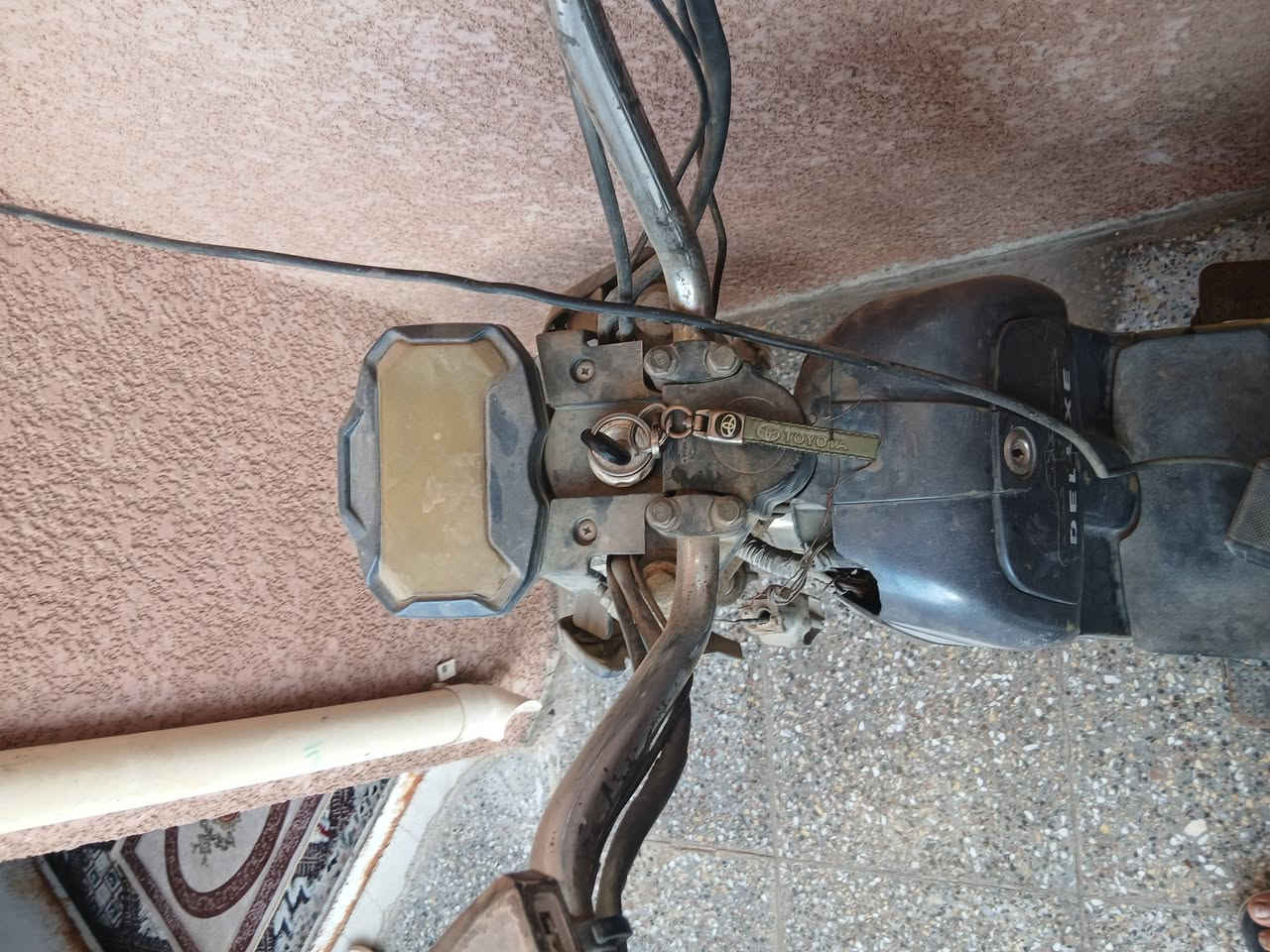 دراجه البيع نوع هارلي 
شغله بس ماتمشي بيه عطل ماعرف شنو عطله 
سعره قيم وخذ   اي ستفسار تصل عل رقم ***********
