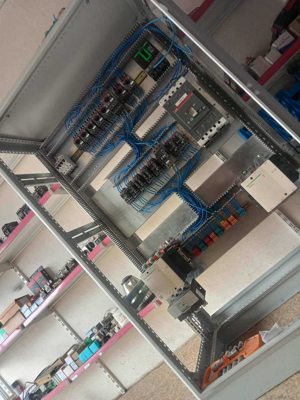 يوجد تأسيسات كهربائيه سكني وتصليحات وعمل بوردات الغطاسات شغل هندسي
***********
اي صاحب محل انشائيه يجيبلي شغل يكون سحب المواد من عنده
