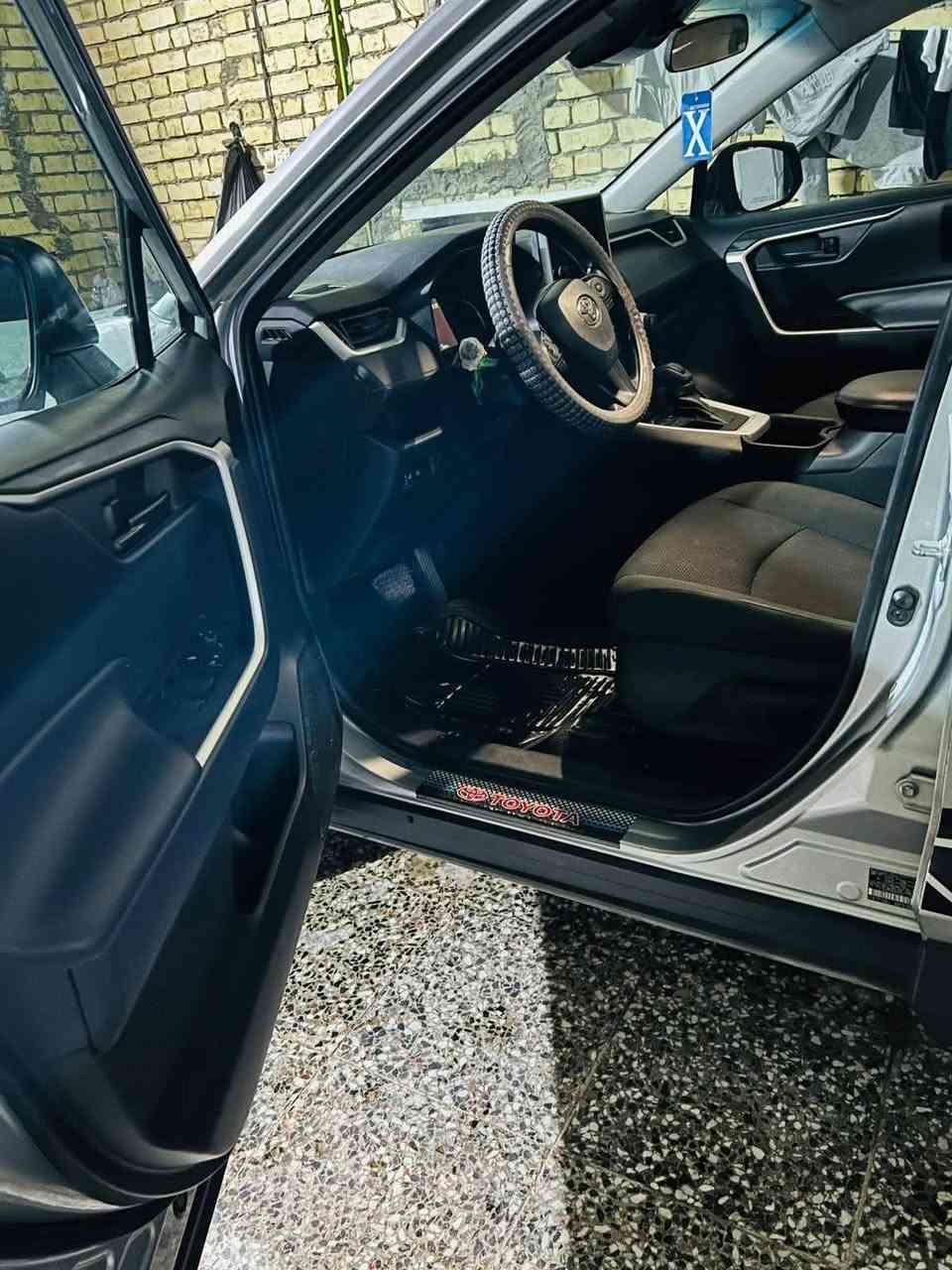 سلام عليكم راف فور امريكي 2023 حادثه جاملغ وبنيد جهة السائق بدون دواخل سياره جاهزه وجديده السعر 195 وبيها مجال للشراي مكان بغداد بلديات للاستفسار ***********
