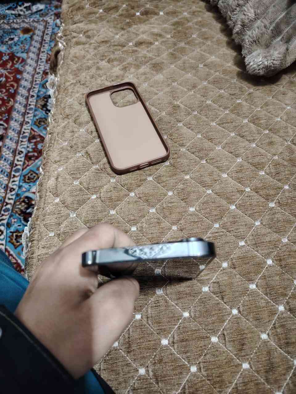 سلام عليكم ايفون ١٣ برو ماكس ذاكره ٢٥٦ بطارية ٨١ جهاز بلادي بس ضهر مفطور سعره ٥٧٥ وبيه مجال مكان بغداد الحريه الرقم *********** بيه واتساب
