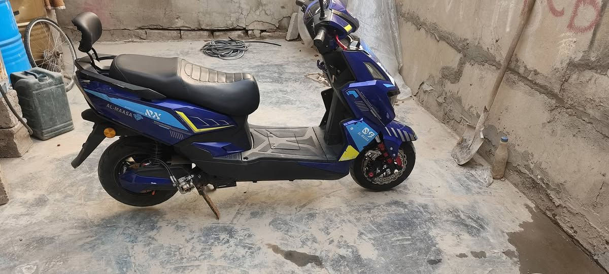 دراجه سكنس موديل 2023 ودراجة نضيفة مابيها اي شي بس شغلات بسيطة ترتبها على كيفك وبطاريات جديدة شرط تفصحهن بيدك بس عندي وحده انضربت وبدلتها 
سبب البيع محتاج فلوس سريع
والسعر 485 وبي مجال 
الرقم: ***********

