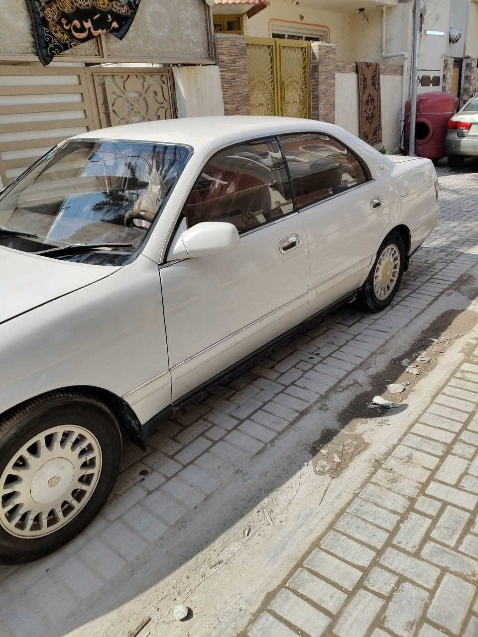 السلام عليكم 
اللهم صلي على محمد وعلى ال محمد للبيع فقط 
كراون بطه موديل 94 مكفوله  من الكص والنقل الجثه  والعيب الشرعي وكافه لأصوليات رقم انبار دولي ،بسمي  مشروع وطني سنويه لغايه 2028 تحويل ثاني يوم باسمك مكينه  3000 وكير اوتوماتيك العنوان بغداد الكاظميه 
للاستفسار رقم الهاتف *********** 
السعر 55وبيها مجال
