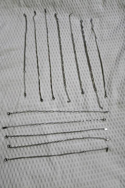 سوارات من معدن ستان ستيل سعر القطعة ٣٠٠٠ يوجد المزيد ويوجد توصيل داخل الناصرية ، كل ٣ سوارات هدية حلقة او كلادة من اختيارنا للحجز واتساب اختار القطعة واصورلك اوضح