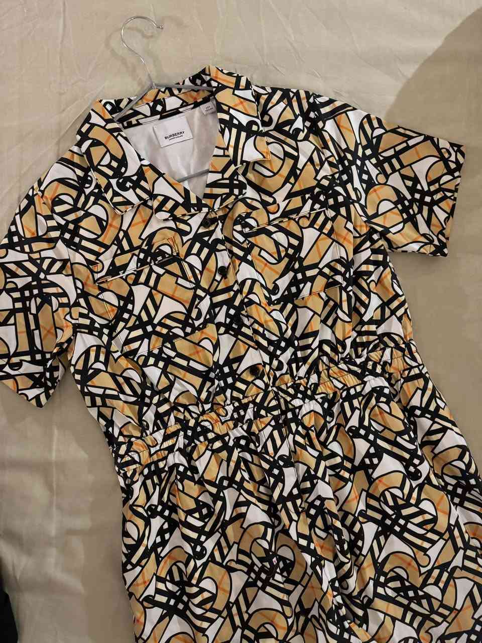 BURBERRY أصلي
مكتوب لعمر 12 سنة 
يرهم لعمر اصغر


**إذا كنت صاحب هذا الإعلان وتريد حذفه لأي سبب، رجاءا أرسل رسالة إلى الدعم الفني**
