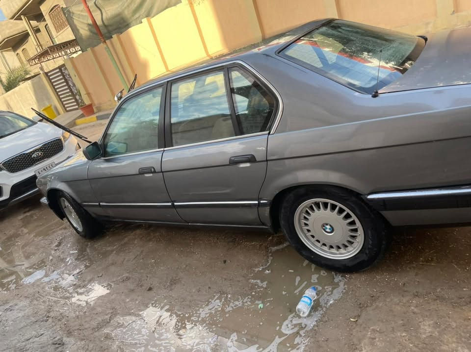 السلام عليكم 730 محرك v8 رقم نينوى فحص والجديد الماني باسمي مامستلمه بعدني دافع رسومه والمعامله كامله فقط هزه واستلام 
المحرك شرط النظافه الكير جديد شداه حاوية لكن صار نضوح دهن من صوندات التبريد وحمه كام النمره الاولى بصعوبه تجي 
ابيعها واقع حال تريد تفصيخ تريد تعمر بكيفك بعد السياره موصله قبل فتره 37 لكن مالي خلك أعمر ابيعها 25 وبيها مجال مكان السياره كربلاء للتواصل *********** واتساب او اتصال
