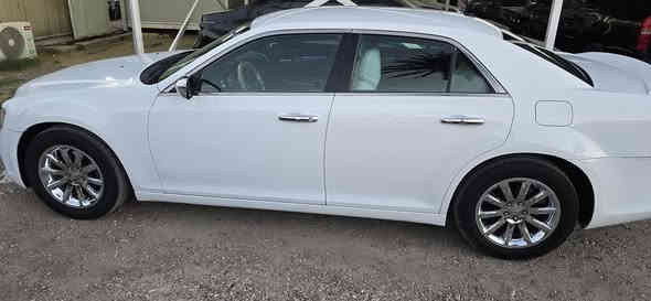 سلام عليكم كرايسلر اوباما  موديل 2011 وارد كندي بدون حادث عندي صار بيه جاملغ وبنيد بدلتهن نفس اللون ابيض بلادي مال تفصيح السياره مال جناي استخدام شخصي المكينه والكير  مبدله اخذته من كصه مال موديل 2018 التبريد مبدل صندوك كامل الفريز والماطورات والفان  الباتري جديد  الكهربائيات على البلاد ايرباك الدركه طاك بس ويل ١٨ كروم حجر الصالنصه اخذته ٣ ورقات كامل من الدكشن للصالنصه لان جان عندي صرف بانزين وريحه مال غاز  داخل السياره  السياره كامره دواره شاشه جبيره تحكم جهتين معروفه مواصفات وماكو بيه شي يشتغل يشهد الله السنويه بسمي السعر ١٦٠ وبيه مجال حك الجيه ***********
***********
