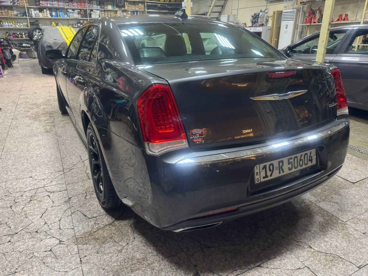 اوباما C300
2017 معلايه 2018
رقم كربلاء 
مبدله فخذه ع البناط بدون لحيم 
كامره خلفيه 
تدفئه كشنات الاماميه 
فتحه بنوراما
بصمه وتشغيل عن بعد
محرك 6سلندر 3600
ماشيه 231k
السعر 180
***********
