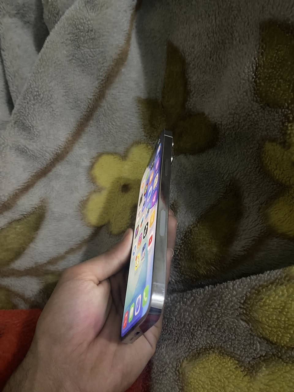 السلام عليكم 13 برو ماكس الجهاز جديد جداً استخدام شخصي البطاريه 96 بلاد الذاكره 256 امريكي كلشش نضيف شخط مابي كارتونه ضايع + سماعه الي جوه عطلانه فقط سعرها 35 الف وصوته كلش حلو وعالي يعني ما ماثر علي ابد السعر 625 قفل قفل مال بيع لحد يكسر بي رجائاً الجهاز جديد العنوان البصره المعقل فقط واتس موجود ***********
