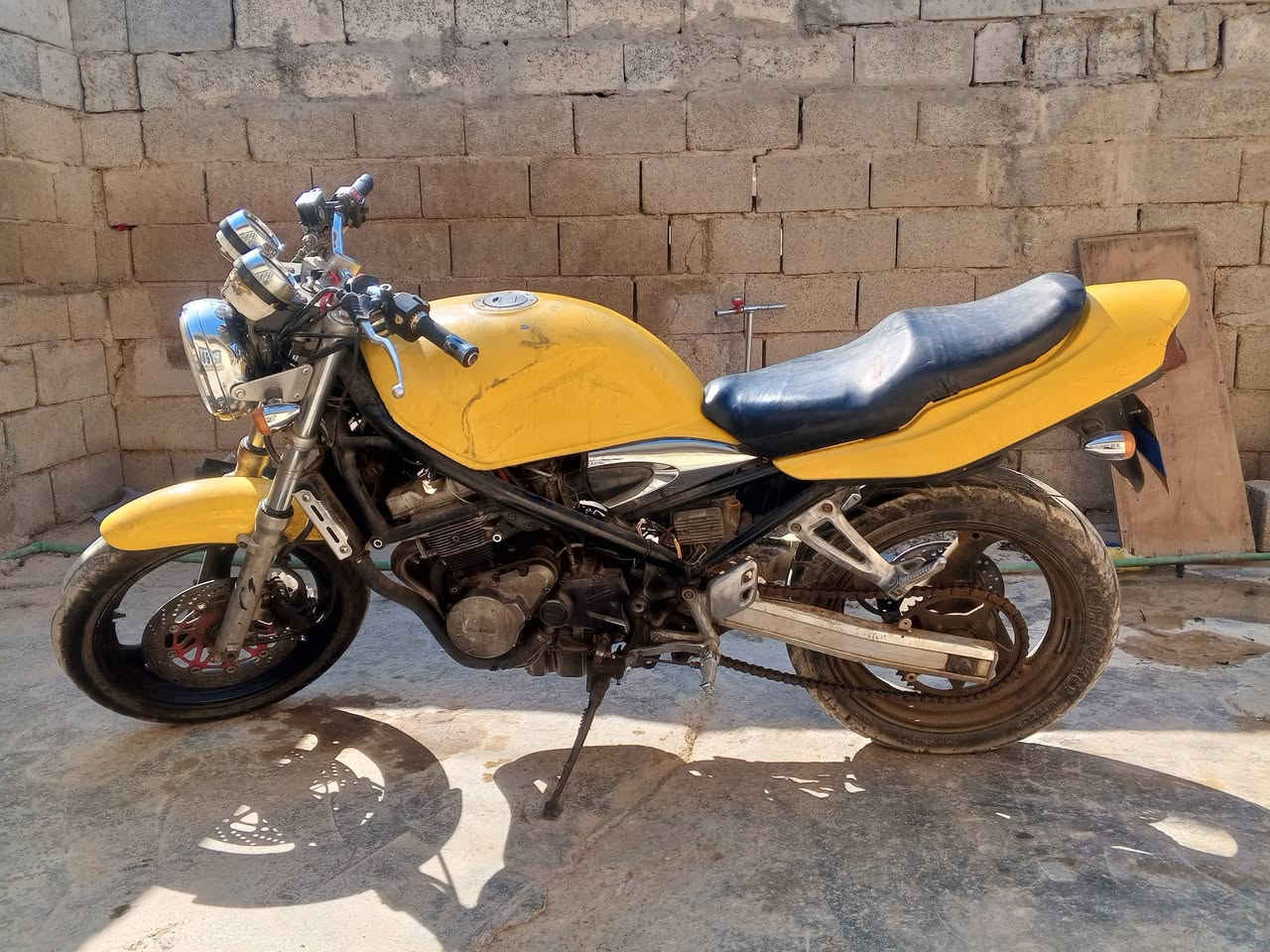 السلام عليكم شباب باندا كريستال كل شي ما بيها بيها بستم واحد وقف وضرر الماكينه هسه بسث يشتغلن وواحد واقف كل شي ما بيها الدراجه لا عداهن طلبوا عليها 100,000 وما عندي اسويها فذبيته بالبيت والدراجه شوفه عينكم حلوه مرتبه اقفل لك اياها من سرقه بس الدراجه بدون اوراق نتكاتب عليها حتى لو مراوس بقير حسب القناعه السعر 500 وبيها مجال للطيبين للتواصل%***********%
