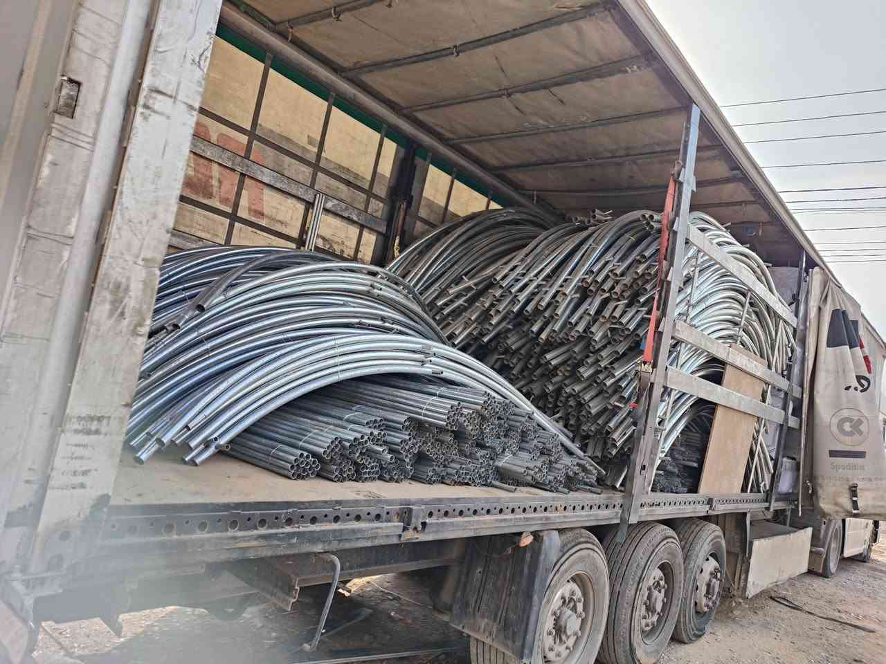 هەیکەلی ئاسنی ٦بە٤، بەردەستە بە تاک و کۆ بەهەرزانترین  نرخ و باشترین کوالێتی وە گەیاندنێکی خێرا و هەرزان

🔸 بەکاردێت بۆ بواری مەڕ و ماڵات🐐🐑
🔹 بەکاردێت بۆ بواری کشتوکاڵ🌾☘️🌷
🔸 بەکاردێت وەک گەراجی سەیارە🚗
🔹بەکاردێت بۆ ناو باخ و دەشت و دەر وەک شوێنی مانەوە و کۆگا 🏠☔
🔸بەکاردێت بۆ ڕاگرتنی پەلەوەر

درێژی بەپێی خواستە و پانی جێگیرە ، قەوسەکان دوو پارچەن و دژە ژەنگن و هەمووی تێک هەڵکێشە و دانانی خێرایە
بۆ زانینی نرخ و شوێن ژمارە 1 بنووسە 💰💰
بۆ داواکردن هەر ئێستا پەیوەندی بکەن
*********** viber & whatsapp
***********
***********
ــــــــــــــــــــــــــــــــــــــ
هیکل حدید قیاس 6×4 جدید موجود لجملە والمفرد
عرض 4م ، طول 6م ، ارتفاع 2.20
للتعرف السعر والموقع تکتب تعلیق 💰💰
