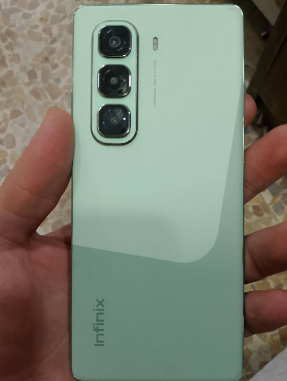 سلام عليكم
جهاز Infinix X6880
ذاكرة 256
RAM16
وحدة المعالجة المركزية Helio G100
البطارية 5000
ااشاشة 1080x2436
يشغل 90 فريم 
شاشة مقوصة 
ضهر جلد لون اخضر 
نضيف كلش 
وبيه ضمان 
السعر 250 الف 
وبيه مجال 
للتفاصيل اكثر مراسلة الصفحة 
وشكرا لكم 🤍


**إذا كنت صاحب هذا الإعلان وتريد حذفه لأي سبب، رجاءا أرسل رسالة إلى الدعم الفني**