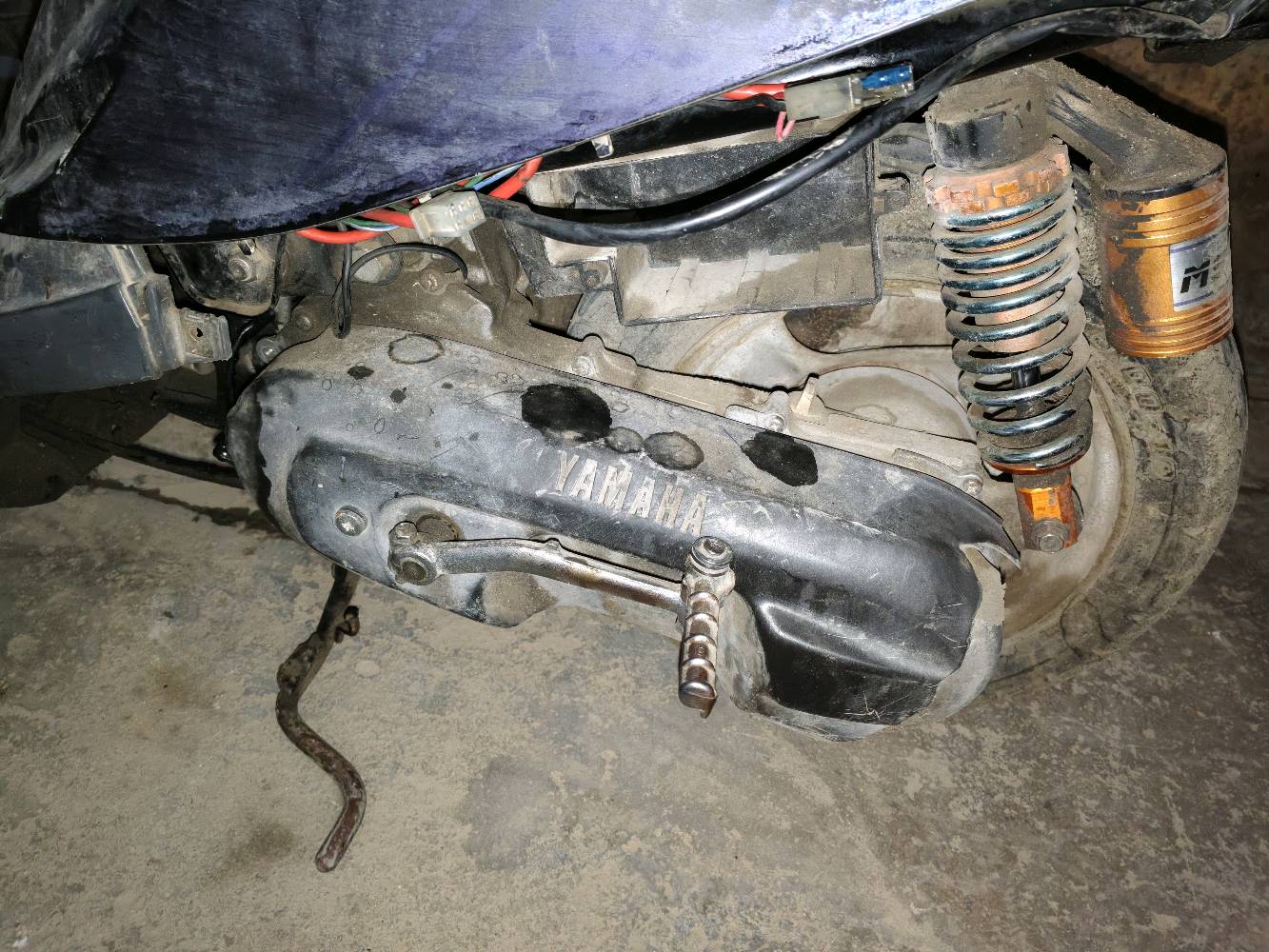 دراجة بزون متروكة تاير مبنجر بس شغالة التانكي مالتها مزروف يحتاج تبدل بس تانكي والمكينة شغالة بلادي ممفتوحة مكاني بغداد الكسرة السعر 150 وبيها مجال للطيبين
شنو الموديل المحدد للسكوتر؟: 
دراجة بزون ام السلة
كم المسافة المقطوعة تقريباً؟: 
٠
هل هناك أي قطع تحتاج إلى صيانة أو تغيير؟: 
التانكي + تاير مبنجر 
وين موقعك الحالي لاستلام السكوتر؟: 
بغداد الكسرة
شنو السعر المطلوب للسكوتر؟: 
١٥٠