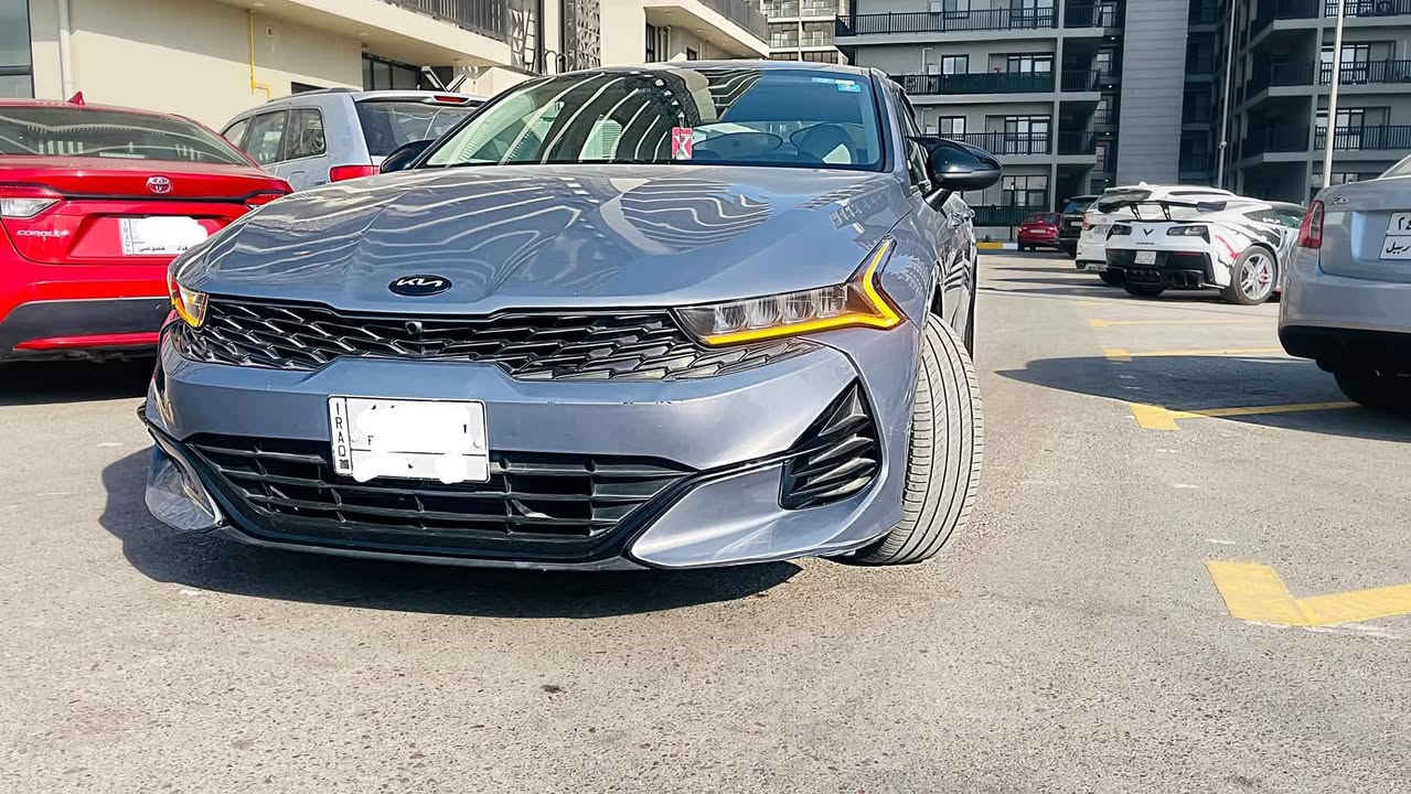 � للبيع  – كيا K5 موديل 2021 EXL بحالة ممتازة
✨ فرصة العمر لعشاق الأداء والأناقة!

📌 المواصفات الأساسية:

 • موديل 2021، فئة EXL – الأفضل في الفئات
 • تشغيل ذكي + دخول بدون مفتاح
 • شاشة وسطية كبيرة + نظام ملاحة
 • كاميرا خلفية وحساسات أمامية وخلفية
 • مثبت سرعة + مساعدات ذكية للسير
 • تكييف قوي 
 • تصميم خارجي أنيق ورياضي 👌

💡 الحالة:
✔️ ممتازة جدًا – حادث امريكا كما مبين بنيد وجاملغ صبغ 
حادث العراق باب خلف السايق  على كد شبر 
✔️ تم العناية بها بشكل دوري
✔️ داخلي نظيف وفاخر

🚀 لمحبي الراحة والأداء:
محرك قوي، قيادة سلسة، استهلاك ممتاز للوقود — سيارة عملية للشغل والسفر والرحلات.

📞 السعر مناسب ومغري
اتصل الآن للاستفادة من العرض قبل الجميع!
***********

📍 السيارة موجودة في بغداد
