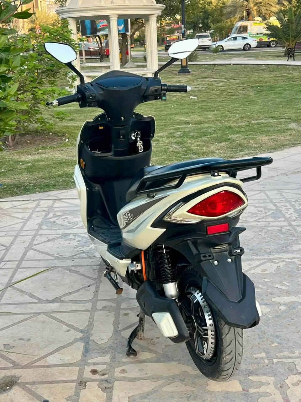 دراجه شحن نوع سكنس mTR تحتوي على 6 بطاريات مسطره كبار 3 سرع نظام البك والبارك الملف 2500  الشاحنه الاصليه  اي نقص مابيه السعر 675 وبيه مجال بسيط العنوان زيونه ***********
