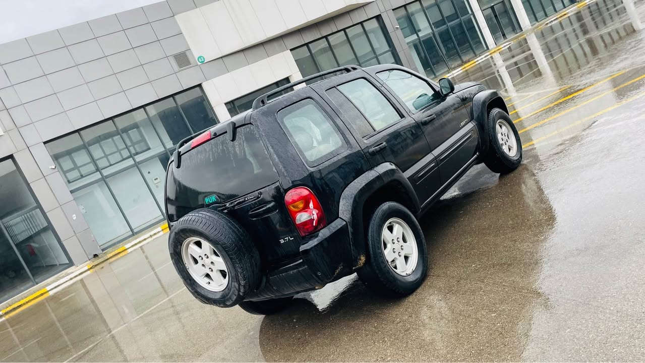 جێب لیبرتی مۆدیل ۲٠٠٤ سەیارەکە ڕەقەم سلیمانییە بە شەرتی تەحویل غەرامە بڕاوە سەنەوی تا ۲٠۳٠ تازەیە گێڕ ئۆتۆماتیک گێڕ و مەکینەی بە شەرتی فەحس و تەرای و فیتەر زۆر مەزبوت و جایزە دەبڵ ئەکسلی بە شەرت سەیارەکە یەک پارچە بۆیاخی هەیە بێ دەعم و لێدروییە پێش و دوای کەپسە قرچیشی نییە دەرگای دواوە سنوق بۆیاخە چوار تایە وویلی لۆک لۆکی لە ژێرایە تەقەو ڕەقەی بە شەرت کارەبای هەموو گیانی بە شەرت تەبرید سارد و گەرمی بە شەرت سەیارەکە ماڵی دۆستە و بێ مەسرەفە مەسرەفی هیچ تیا نییە لە سلیمانیم سیعری ٦۸ گەلاو مەجالیکی برایانە 
٠۷۷٠۲۲٦۸٤۸۹___٠۷٥٠۱٤۸۸٤٠۸ السليمانية, العراق


**إذا كنت صاحب هذا الإعلان وتريد حذفه لأي سبب، رجاءا أرسل رسالة إلى الدعم الفني**