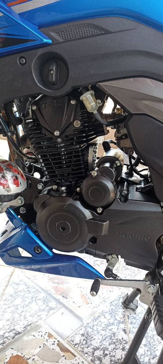 سلام عليكم 
هوجي 2023 مشدود قبل شهر
 مو مسجل فقط كمرك 
ماشي 1800حقيقي 💯
جلخ ما بي لون جويتي
السعر 16 ونص وبي مجال
الرقم *********** بي واتساب
