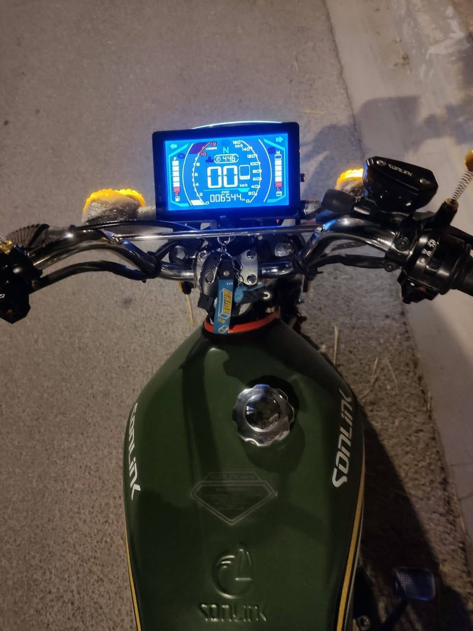 السلام عليكم
للبيع ايراني موديل 25 محرك 200 

كفالة عمالة ماشي 6000

***********
