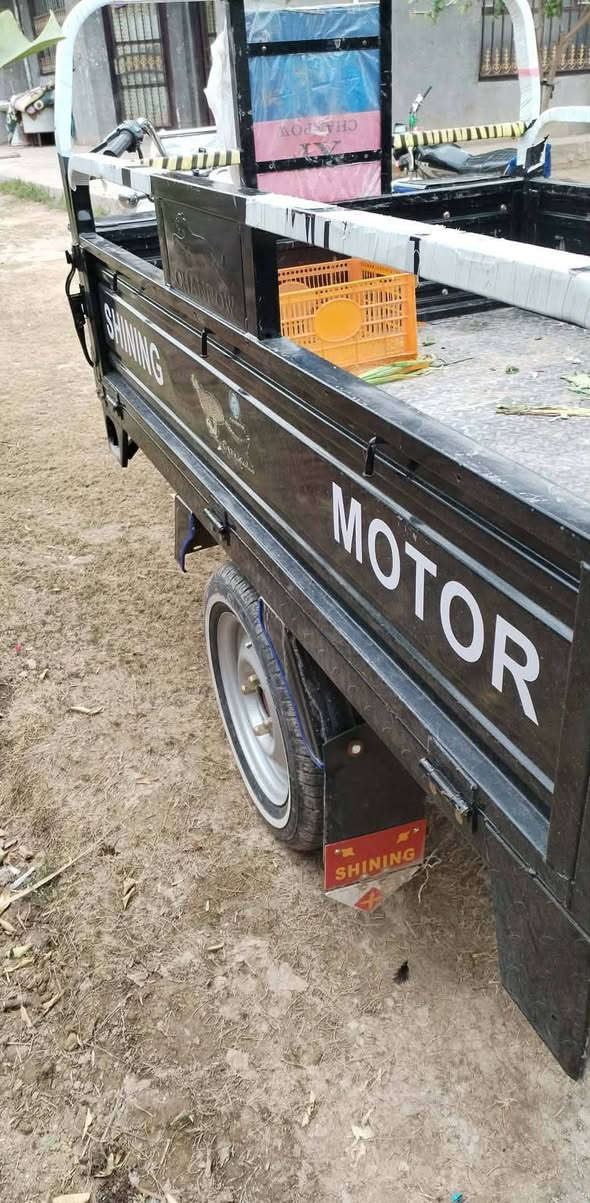 ستوته للبيع مديل ٢٣ أوراق اصولي مكفوله من كلشي السعر مليونين 300 بيهي مجال هاذه رقمي ***********
