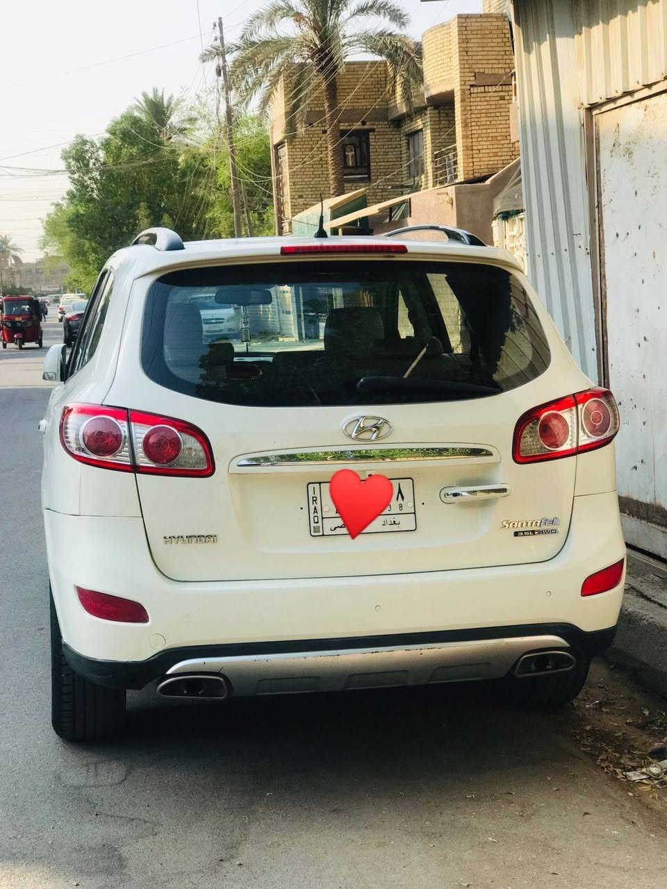 للبيع سنتافية ٢٠١٢ خليجي رقم بغداد مشروع وطني السيارة جديدة بمعنة الكلمه كير وحدادية ومحرك خير من الله تبريد ثلج٣قطع ٦سلندر ٧راكب فول مواصفات للخير١ع١   
بيها 2قطع صبغ جاملغات الخلفيه  والباب الخلفي عكس السايق مبدل 
      السعر 133   مكان السيارة بغداد الشعب بسمي السياره 
***********
