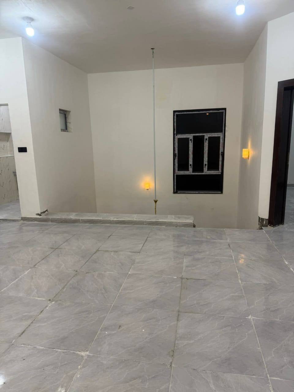 يوجد دار سكن للبيع في منطقه الايطالي قرب الحولي طابقين مساحه 210متر سنه البناء2025  للاستفسار الاتصال على الرقم التالي ***********
