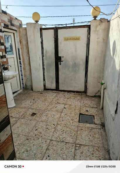 بيت للبيع  (80 متر 4*20  )حي ميسان قطاع 23 شارع الكهوه عرض الشارع 12 متر 
بناء عكاده الوجه سيراميك مغلف 
غرفه وصاله ومطبخ واستقبال وصحيات داخليه وخارجيه 
السعر 73 مليون وبي مجال قليل 
***********
