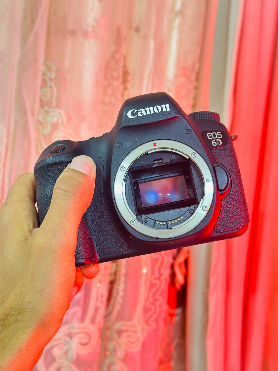 كانون 6d mark 1
الكاميرا نضاف 100%
بعده جديده لوك 
شتره 10k  بس 
دقته 20.2 فديو full HD 60fbc 
 وسعره 550
واتساب ***********
@إشارة
