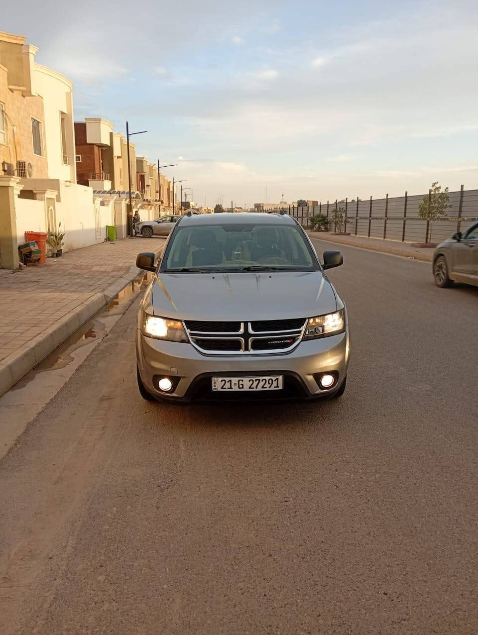 للبيع دوج جورني ٢٠١٧ رقم سليمانية بأسمي مكاني الرمادي السيارة فول نظافة ثلاث قطع تبريد ٧ راكب بصمة تشغيل وثلاث أبواب بصمة بيها ثلاث قطع جاملغات الأمامية والبنيد والبنيد سرقة مو ضربة السعر ١٣٧ ورقة وبيها مجال المكينة بيها تنقيص قليل للاستفسار اتصل على الرقم ***********
