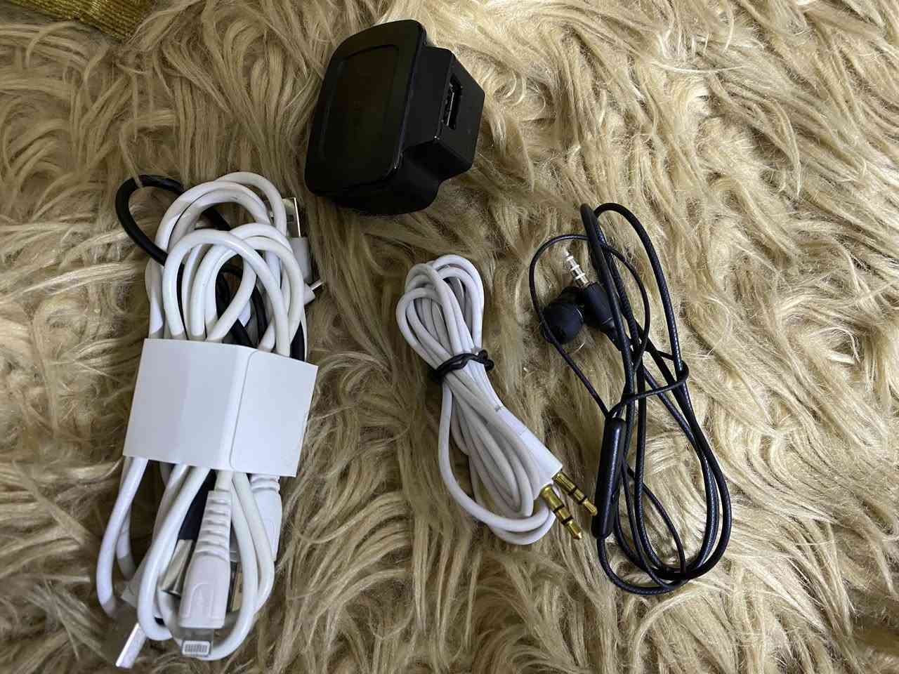 السلام عليكم كيبلات متنوعة كلهن usb وشغالات ايفون وتايب سي ومايكرو وكيبل سماعة رأس اصلي وسماعة عادية ثانية مشلوع تكها الثاني اشتريتها ب 5 الاف ورأس شاحنة مستعمل سامسونج حط سعر الي يناسبك مكاني الكاظمية ماعندي توصيل


**إذا كنت صاحب هذا الإعلان وتريد حذفه لأي سبب، رجاءا أرسل رسالة إلى الدعم الفني**