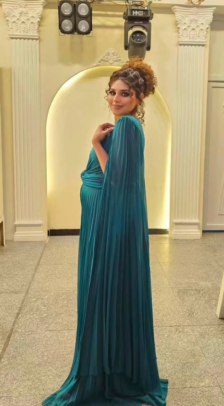 بنات، عندي كم قطعة للبيع بحالة ممتازة ✨
👗 الفستان الأزرق

* ملبوس مرة وحدة فقط.
* تصميم خاص من سارة الأميرة.
* القياس: M/L.
* سعره الأصلي: 500 ألف.
* سعر البيع: 200 ألف (بيه مجال بسيط).

🌸 الفستان الوردي

* ملبوس مرة وحدة.
* تصميم من صفحة معروفة (موجود فيديو إلها).
* سعره الأصلي: 110 ألف.
* سعر البيع: 60 ألف.

🤍 الجامبسوت الأبيض(الي بالصوره الأخضر اني الي عندي الأبيض نفس موديل طبق الأصل )

* من ميمو.
* القياس: M ويلبس L أيضًا.
* ملبوس مرة وحدة فقط.
* سعره الأصلي: 225 ألف.
* سعر البيع: 150 ألف.

📩


**إذا كنت صاحب هذا الإعلان وتريد حذفه لأي سبب، رجاءا أرسل رسالة إلى الدعم الفني**
