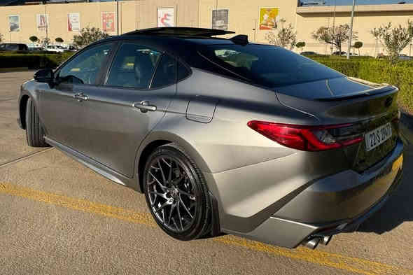 تويوتا كامري 2025 هايبريد
فئة XSE أعلى المواصفات
ماشي فقط 13 ألف كم

الحالة:
بونيد صبغ مع تبديل 4 قطع باردة
إيرباغ المقود مفتوح وتم تصليح النظام
البراغي مربوطة على كلام الشركة وباقية على حالها

المواصفات:
سقف أسود مع فتحة بانوراما
نظام داتاشو
مقود مع شيفتات
تبريد وتسخين للمقاعد والمقود
رادار أمامي وخلفي
نظام الحفاظ على المسار
مرايا مع رادار
نظام صوتي JBL
شاشة كبيرة
ومواصفات متعددة أخرى

السعر: اطلب في التعليقات وسيصل الرد مباشرة

أرقام المالك:
***********
***********
واتساب
