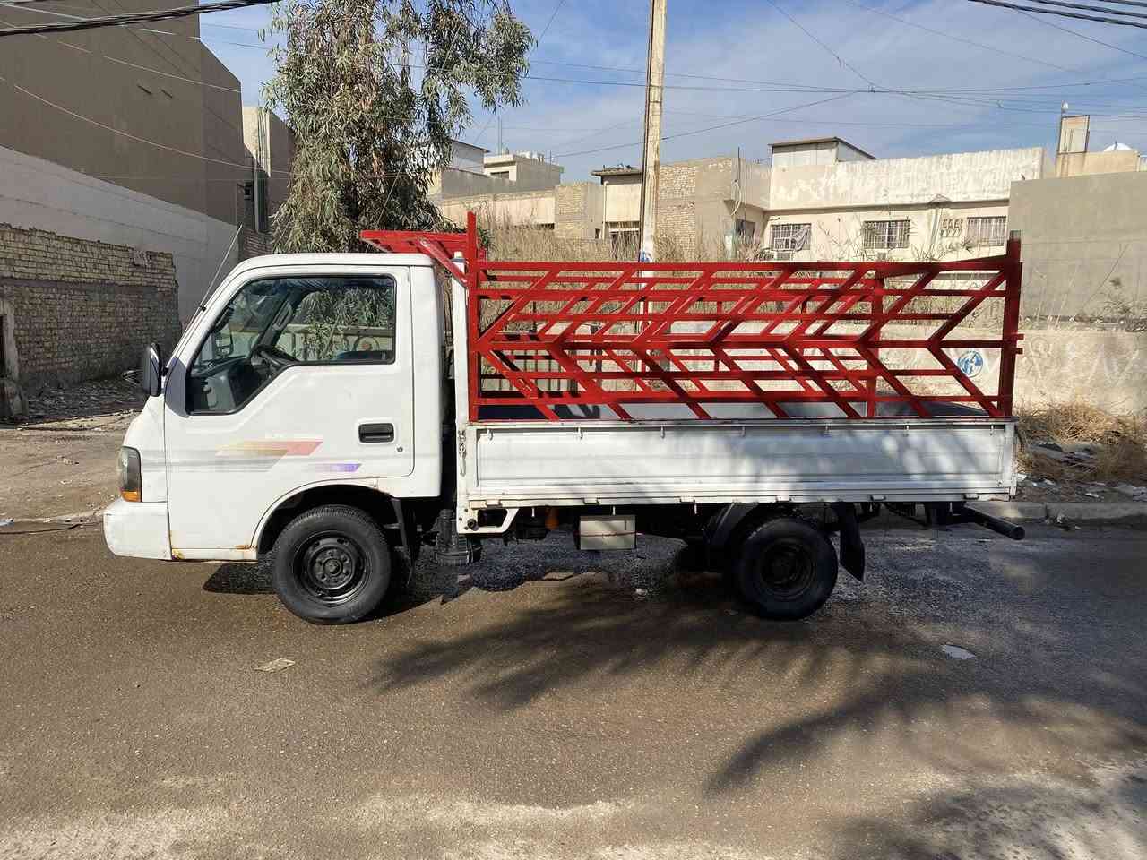 سلام عليكم كيه ام عيون للبيع  موديل ٢٠٠٣ سياره حلوه اكفل مكينه  وكير وشاصي واكسل  سياره بسمي مامطلوبه كهربائيه كلشي مابيهن سياره جاهزه سعر ٦۸       مكاني بغداد البلديات رقم ***********
