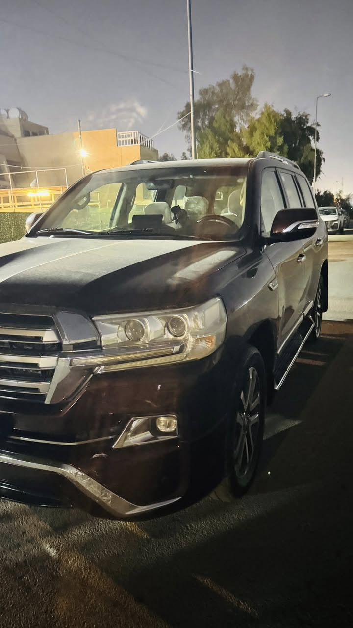 سلام عليكم للبيع لاندكروز موديل 2016فول مواصفات عدى الفتحه شركه جيهان مكفول من الصبغ والتبديل والميكانيك سياره جديده جداا رقم شمالي عنوان بغداد للاستفسار *********** بيع او مراوس
