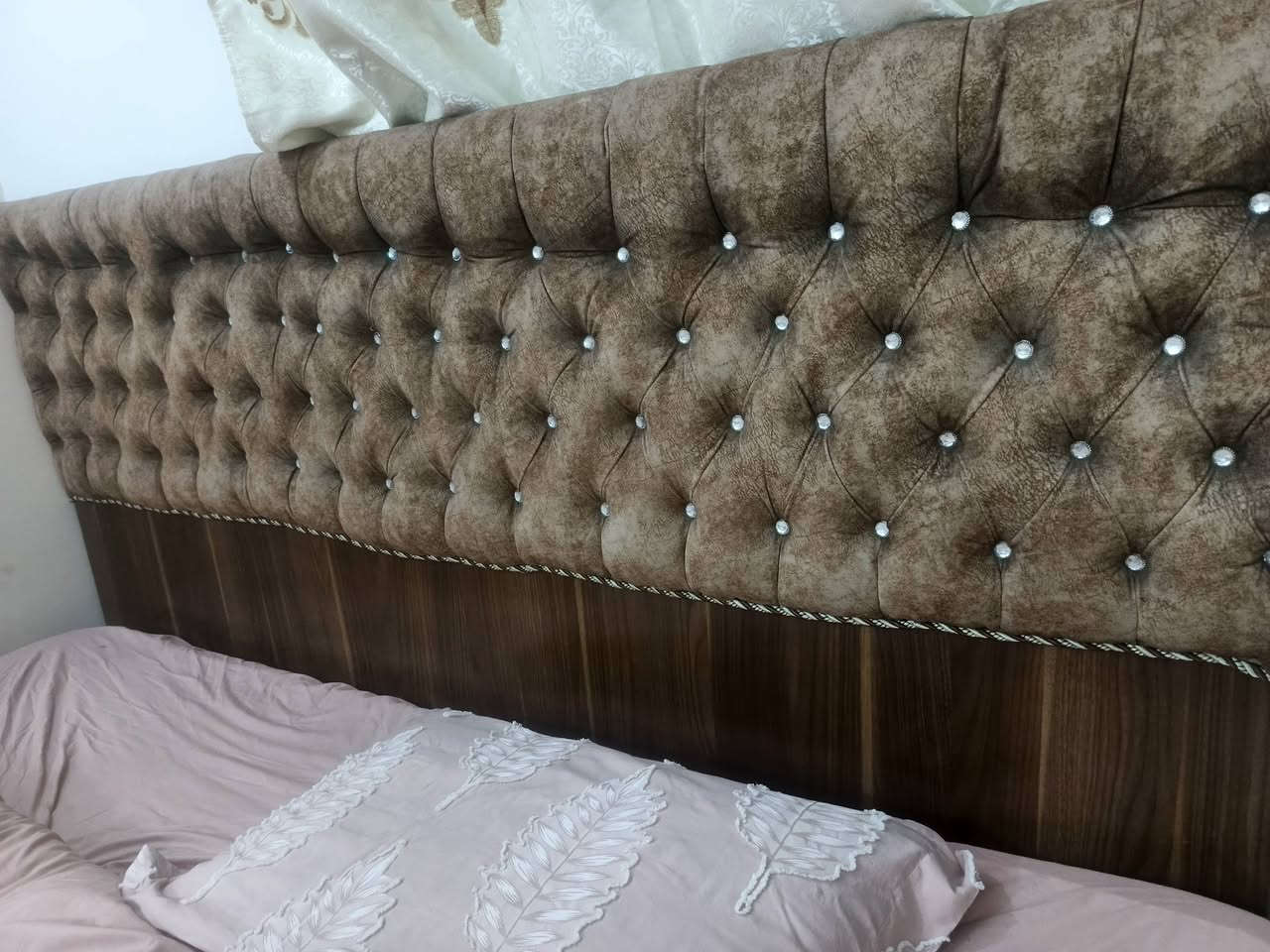 غرفة للبيع مكانها الكرادة خارج تبيعها بسعر مناسب للأتصال ***********
