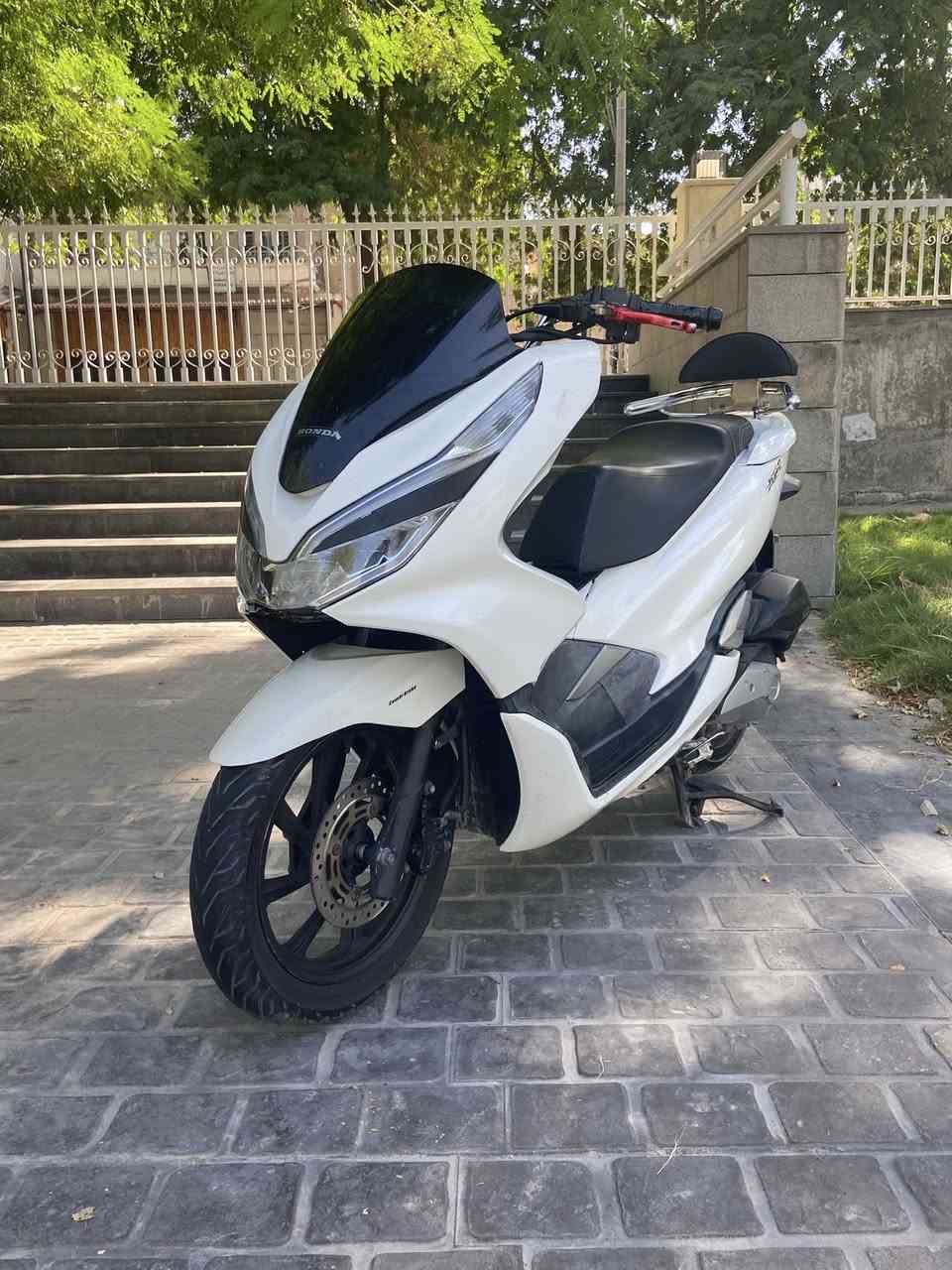 سلام عليكم pcx  جيل ل3للبيع
دراجه. كفاله عامه مكينه وكفر اي نقص 

مابيها كهربايات كلها شغاله.  لسعر 13 وبيها مجال 

لعنوان بغداد حي لبتول ***********
