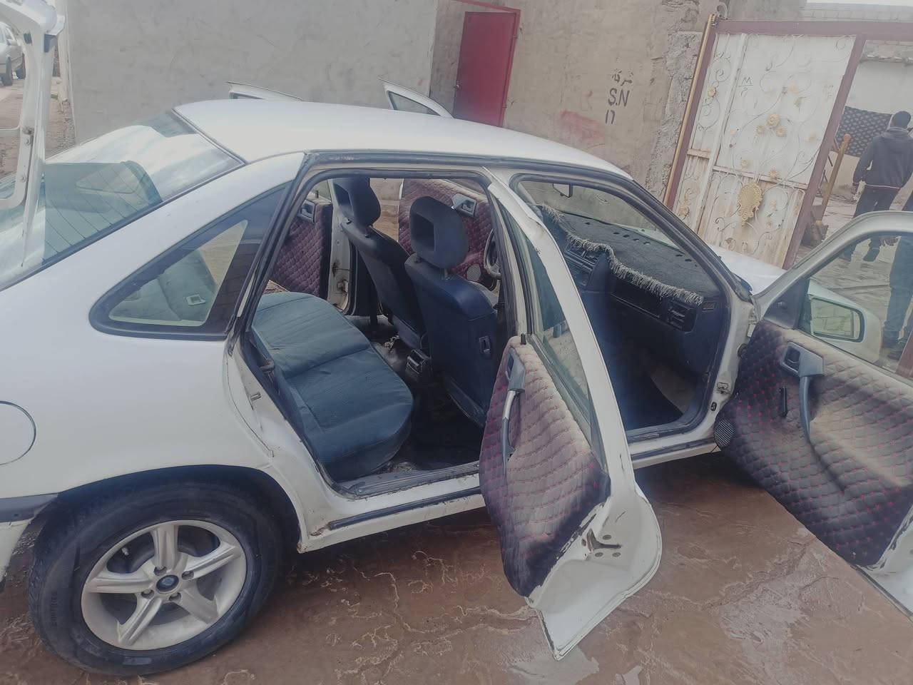 سلام عليكم اوبل فكتره
لون ابيض رقم دهوك
موديل 92 شرط تحويل
لا صبخ ولا معجون بيها 
 اشويه بل باب بارد وشويه بل جاملغ بس الباقي كلها الشرط 
كير عادي كير شرط مال كصه
محرك بديه صرف 
سياره حجم 20 
مكان موصل بعشيقه
السعر 40 وبي مجال
رقم هاتف *********** تحياتي للجميع
