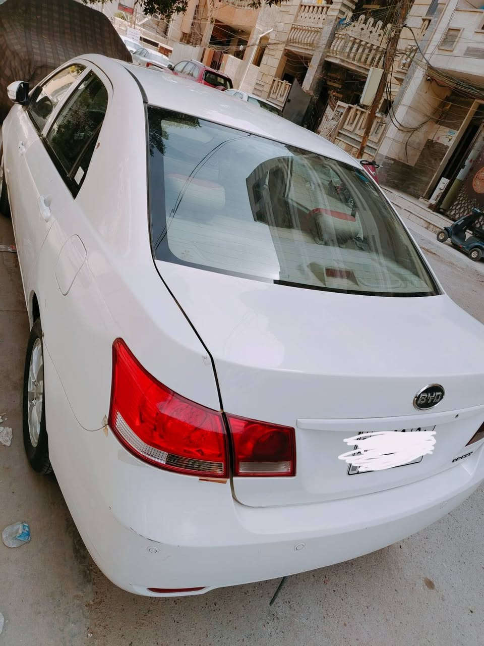 السلام عليكم.. BYD G3 
 موديل 2012 للبيع السياره الوحيده بالعراق بهل نظافه
 السياره على ايد وحده من الشركه العامه السياره ماشيه 45 الف كيلو متر مابيها ولا قطره صبغ السياره جديده من كل النواحي من الصدر والتبريد والتدفئه كله جديد رقم بغداد باسمي شرط التحويل ثاني يوم مكاني بغداد الكراده  الشراي يتصل على الرقم و سعرها 75 ورقة و بيها مجال للطيبين *********** بغداد, العراق
