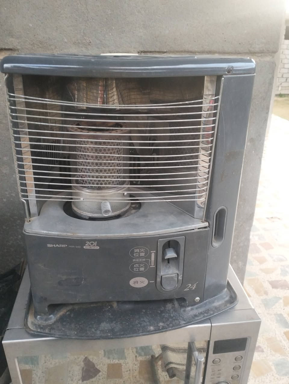 صوبة نفطية بالة ياباني فر حجم وسط السغر 70 الف
صوبة نفطية بالة دكمة حجم وسط 45 الف
مايكرويفات واوفنات السعر مختلف حسب الحجم والنوع والنظافة 
الصور والاسعار والعنوان كلها بالمنشور يعني ماكو داعي تدخل خاص واريد صور وتسأل على الاسعار
لايوجد بيع بالدين
العنوان 
حي الشهداء  بالقرب من اسواق سلام 
جيران صالون ريماس  تخلي بيت طارق الكرمان بظهرك وتطلع عدل
بيت وليس محل
موبايل ***********
