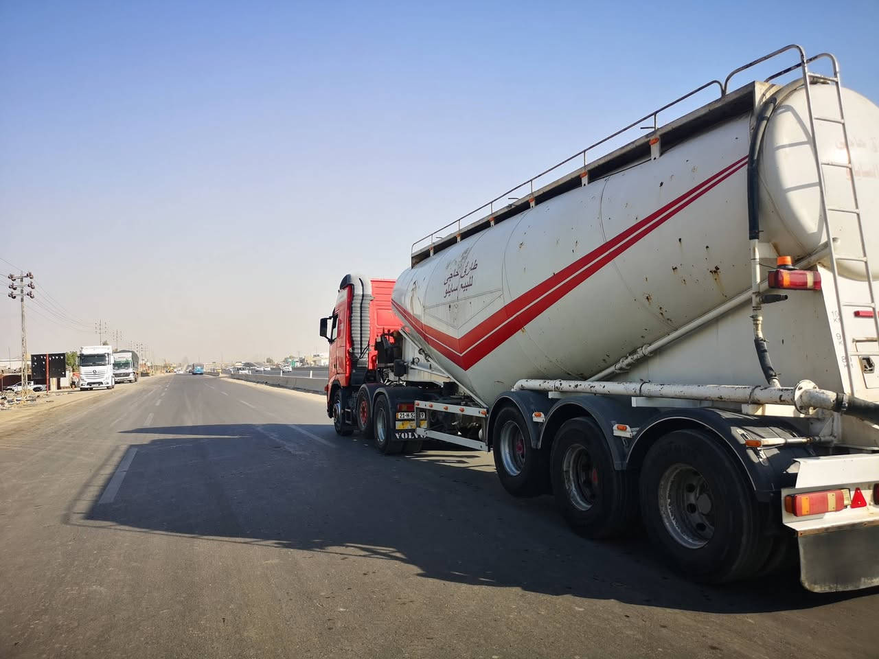 🚛 للبيـع: فالفو موديل ٢٠٠٤ سنكل امامي مربوطه سايلو طارق حاجي كوفين 🚛
​✅ سايلو الموديل 2013
✅ التصميم: 3 قبغ بلادي 3 محاور (2 سبرنك + 1 جوبلس تعليك).
✅ الحمولة: فول 47 طن.
✅ : دويز بلادي (نظيف جداً).
✅  رقم سليمانيه الجديد بسمي 
​📍 العنوان: بغداد.
📞 للتواصل والاستفسار (اتصال مباشر): ***********
سعر ٣٥٠ وبي مجال للطيبين
