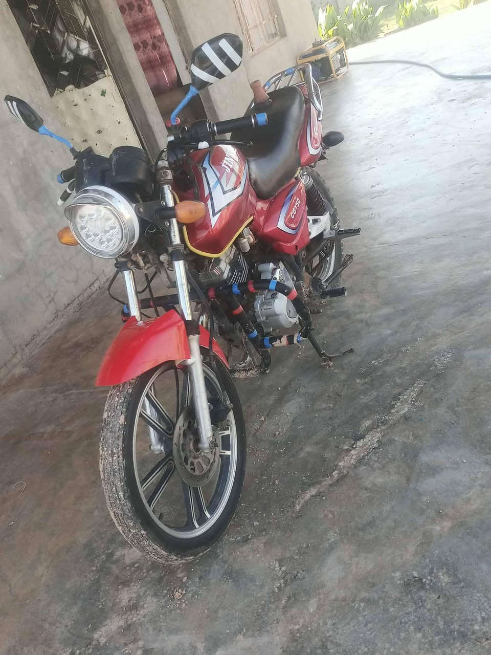 سلام عليكم دراجه بانده البيع نضيفه حلوه مثل ماء بل صور سعر 350وبيه مجال او مراوس بسيفان متواجد على هاذ رقم ***********
