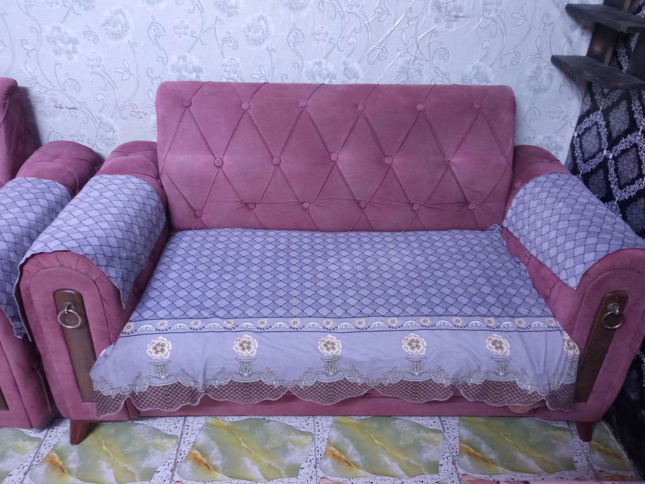 قنفات للبيع زعفرانية 
سعر ١٦٥ وبيهن مجال بسيط


**إذا كنت صاحب هذا الإعلان وتريد حذفه لأي سبب، رجاءا أرسل رسالة إلى الدعم الفني**