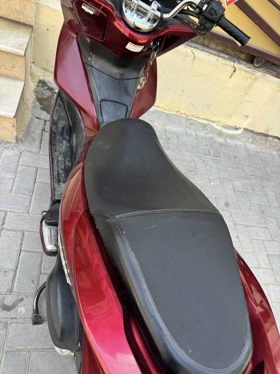 سلام عليكم دراجه سي بي اكس يا باني اصلي محرك 150 كهربائية كله شغال ستاند كهربائي حساس زدحام دراجه خير من الله السعر مليون( 550) مجال حك الجيه  مكان الدراجه بغداد الكاظميه.واتساب  *********** مكلف بل نشر خابر على صاحبها
