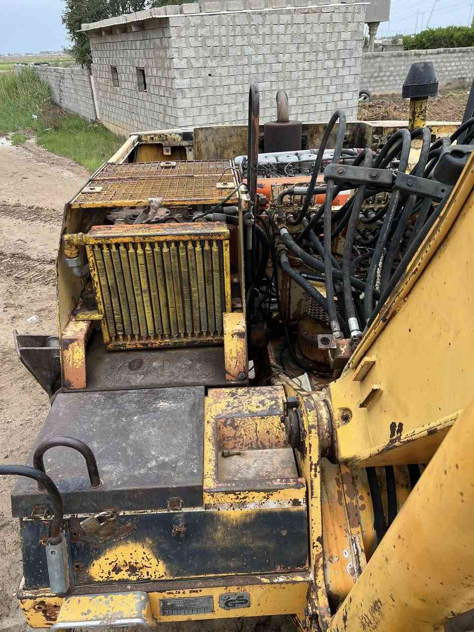 حفاره لبهير 902  موديل 85 مكينة دويز 6 سلندر ، 
مضخة 55 جديده ما مفتوحه 
مكلف بلنشر _ للاستفسار / ***********
