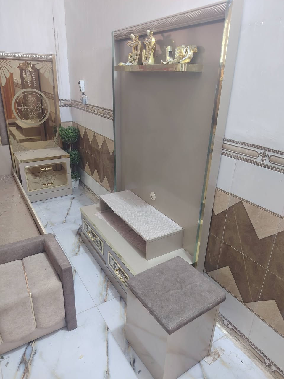 غرفه تركيه جديده استعمال بسيط 12 قطعة  للبيع للاتصال ***********

