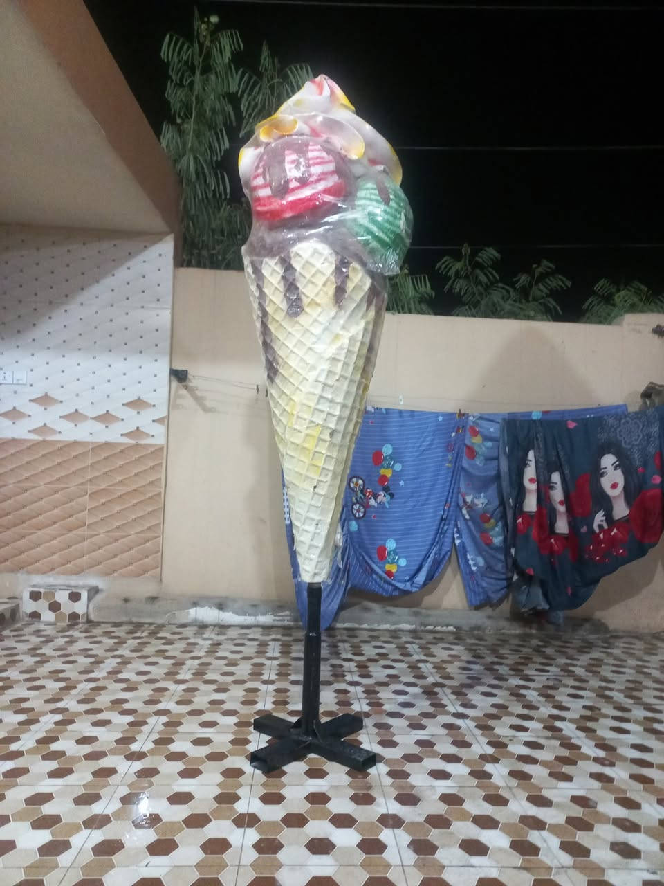 مكينة كربجاني إيطالي الصنع بمات عادي تبريد ماء عدد ٢
بسترة نوع مارك إيطالي الصنع 55 لتر حار بارد دبل ماطور تبريد ماء 
مجسم ايسكريم عدد 2
كراسي ع شكل ايسكريم عدد 8 وميزين 
للبيع الموقع ديالى المقدادية الاستفسار اتصال  ***********
