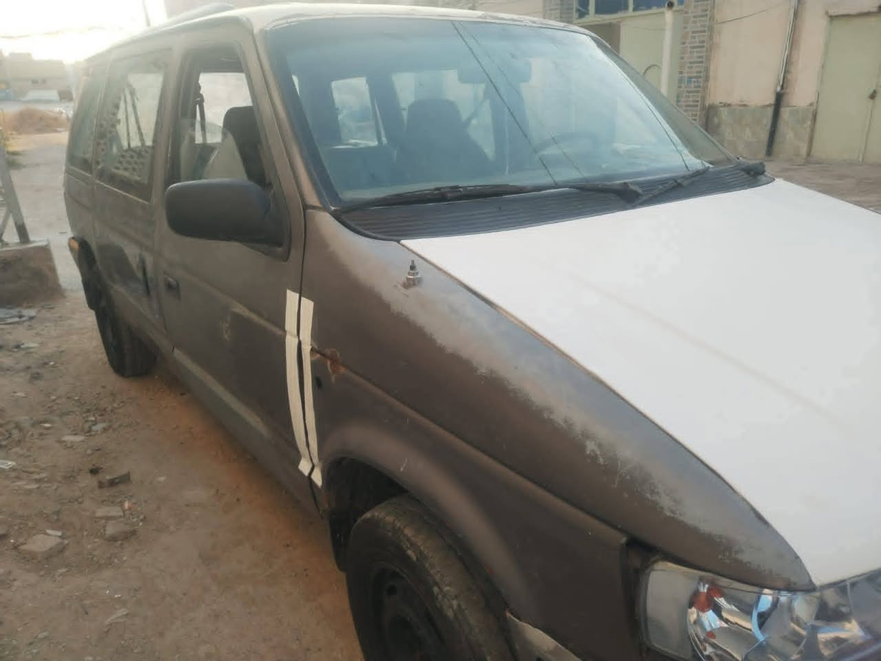 السلام عليكم. 
دوج كلايسر94 مكينه وكير كرونه مكفولات 
رقم نجف والمالك يمي بنجف تحويل مباشر 
ترايها يخبل ونشطه شغل وطلع وين متريد 
سعره 23
***********
