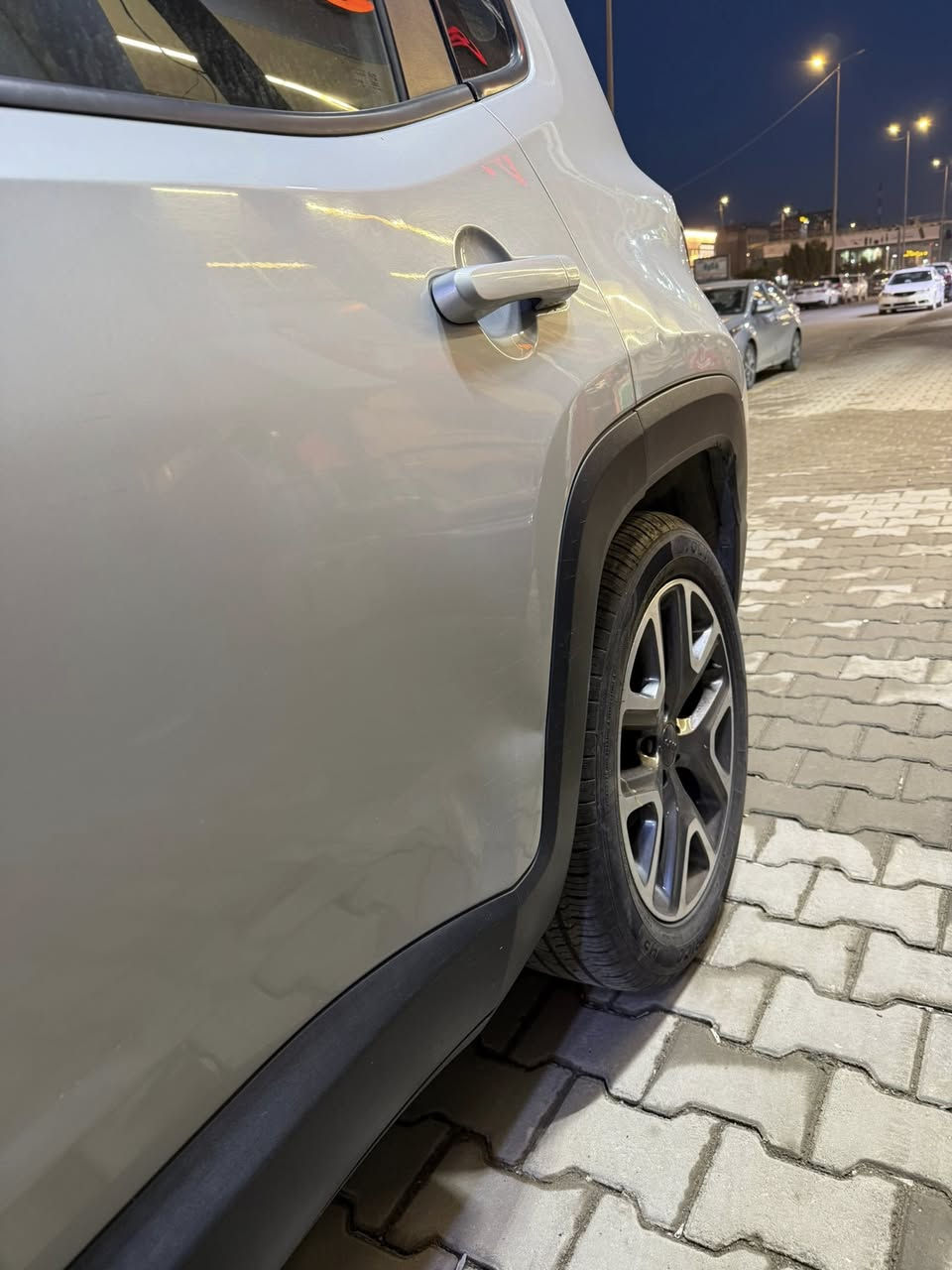 جيب رنكد مديل2017   وارد أمريكي حادثه امريكا بسيط حداد موضح بل صور كير مكينه حداديه مكفولات تبريد شغال ثلج تدفه المواصفات محرك 2400 بصمه تشغيل عن بعد كشنات كهرباء كشنات تدفه مانع انزلاق سايد بريك بصمه جاهزه من كلشي تخم تاير كهربايات جدد باتري جديد دواخل جديد مكاني نجف بيهة ملاحضات بسيطة واضح كولشي بل صور
سيارة جاهزة وجديدة السعر المطلوب ١١٢$ بيهة مجال بسيط 
للاستفسار الرقم ***********
