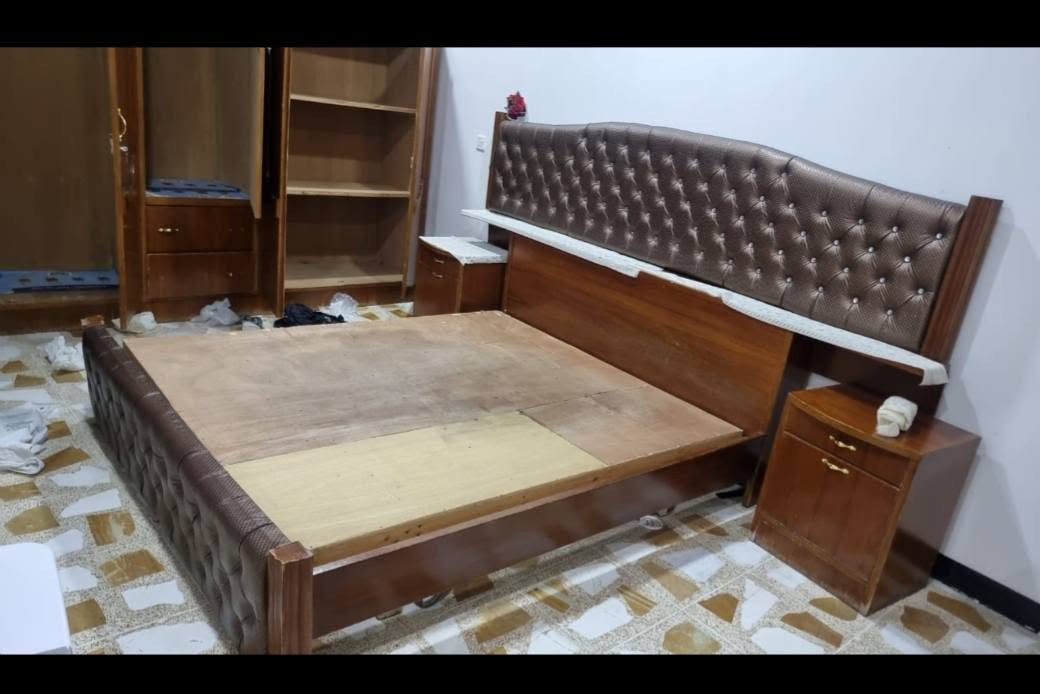 غرفه للبيع خشب ثقيل السعر 375 / الشراي فقط يتصل ***********/‏‪***********‬‏ وادي حجر
